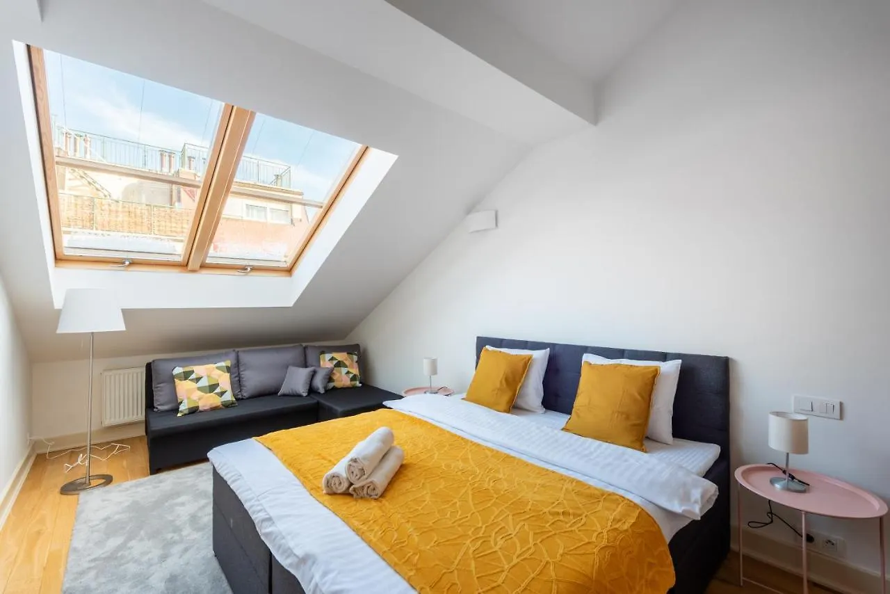 Spacious Apartments Near The River Prague