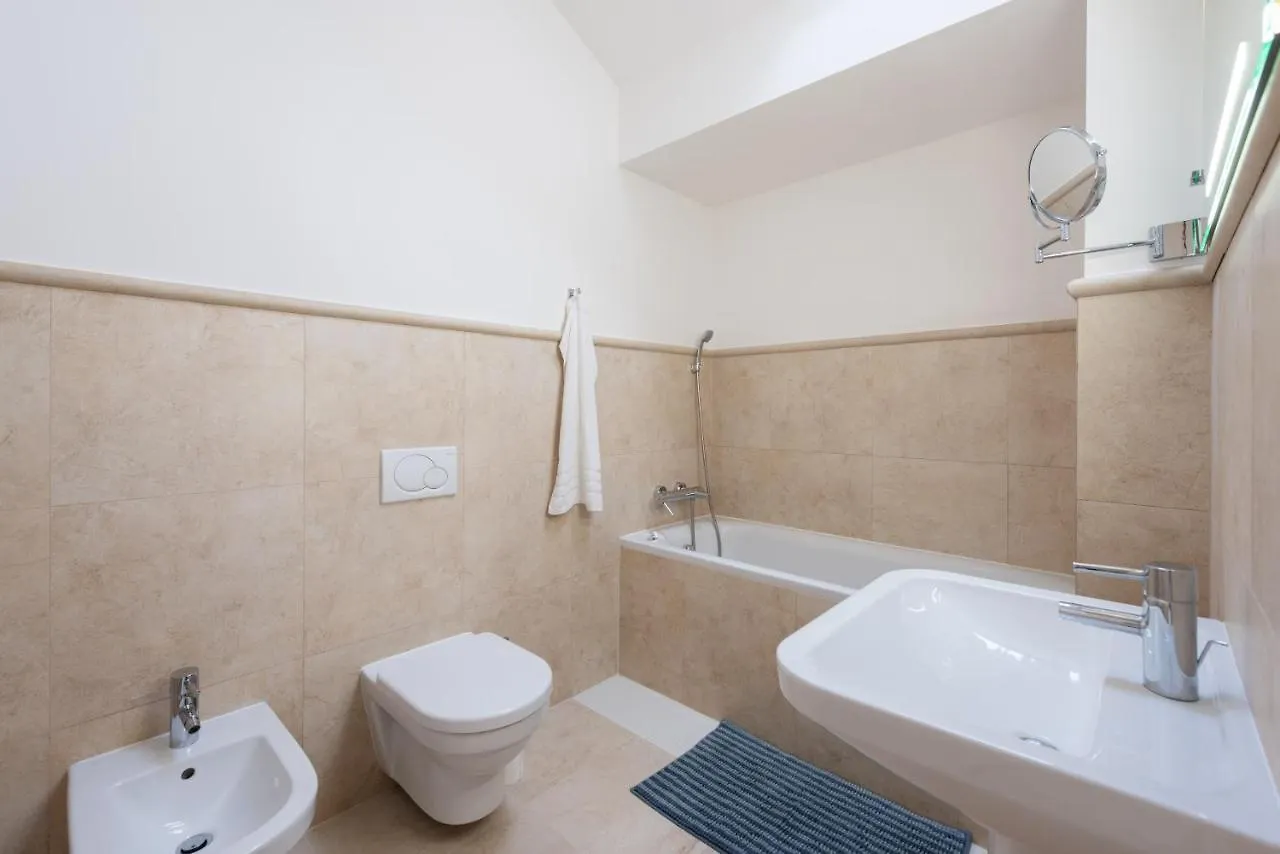 Spacious Apartments Near The River Prague