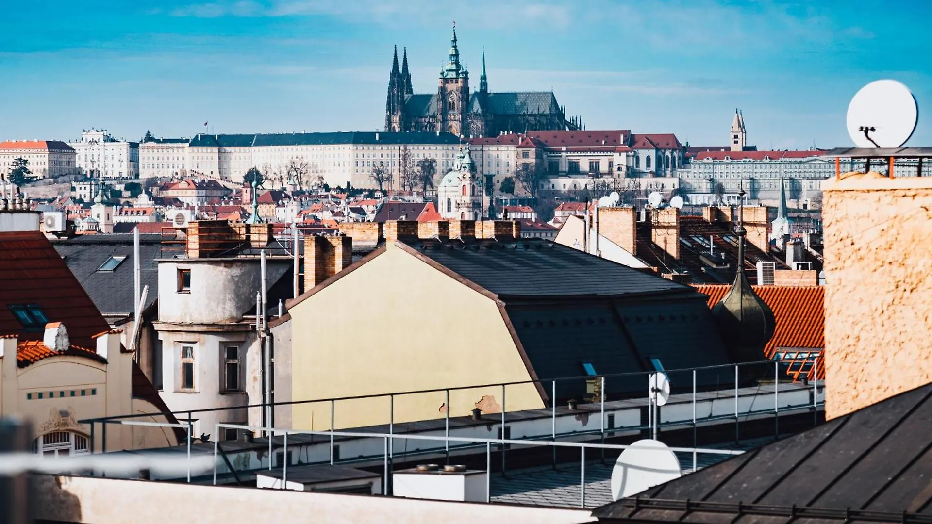 Spacious Apartments Near The River Prague
