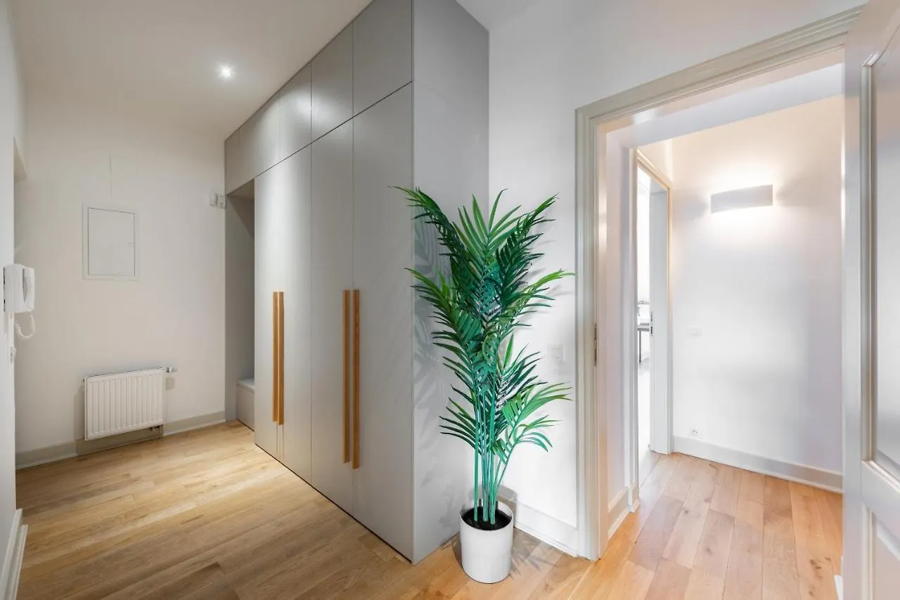 Spacious Apartments Near The River Prague