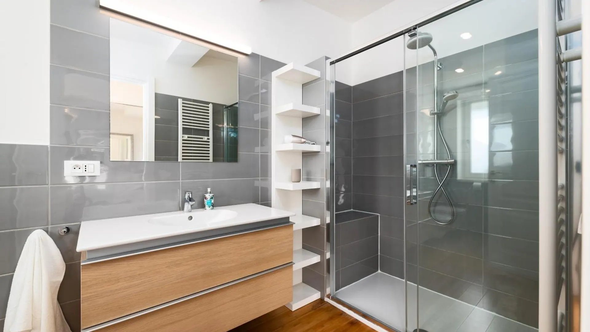 Spacious Apartments Near The River Prague