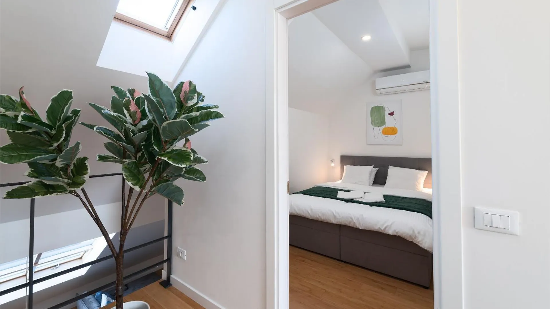 Spacious Apartments Near The River Prague